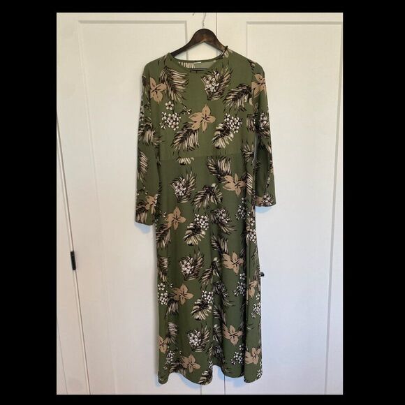 Dresses & Skirts - Modest Long Sleeve‎ Maxi Dress With Floral Leaf Print Women's Size 14